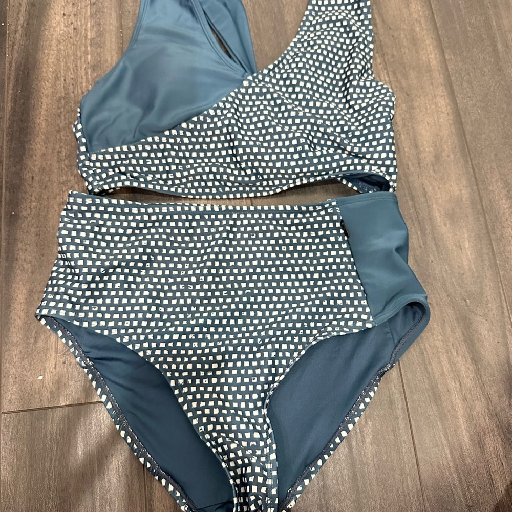 Chic Blue Patterned Bikini Set WORN ONLY 2 TIMES